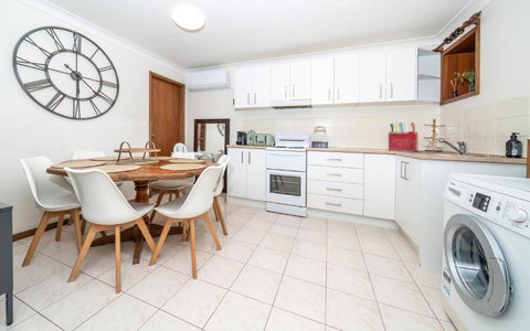 Point Clare - Relax And Unwind - Greenery & Birdsongs - Accommodation Yamba 3