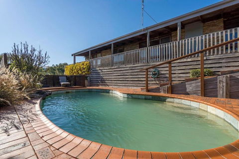 Port Philip Panorama - Bayview Retreat And Pool Bliss - Accommodation Yamba 2