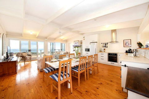 PORT WILLUNGA DREAMING A Beach Front Experience - Accommodation Yamba 0