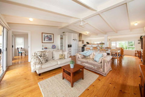 PORT WILLUNGA DREAMING A Beach Front Experience - Accommodation Yamba 1