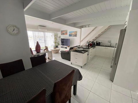 Port Lincoln Marina Waterfront Apartment - Accommodation Yamba 2