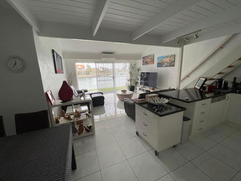 Port Lincoln Marina Waterfront Apartment - Accommodation Yamba 3