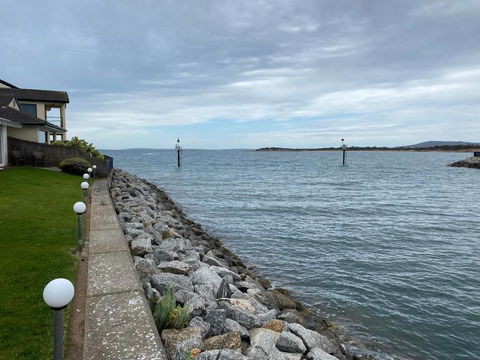 Port Lincoln Marina Waterfront Apartment - Accommodation Yamba 1