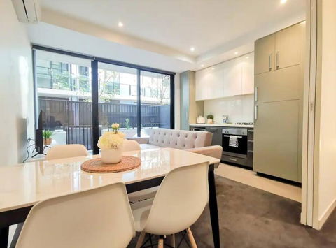 PR126-1 BR Comfy Stay Next To Station With FREE Parking - Accommodation Yamba 2