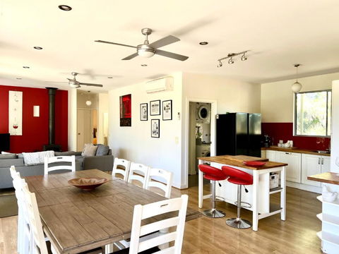 Powers Retreat Holiday House - Accommodation Yamba 0