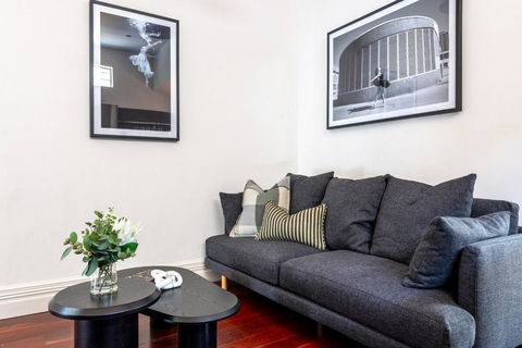 Prahran Timeless & Modern Haven, With Parking - Accommodation Yamba 1