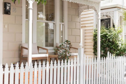 Prahran Timeless & Modern Haven, With Parking - Accommodation Yamba 0