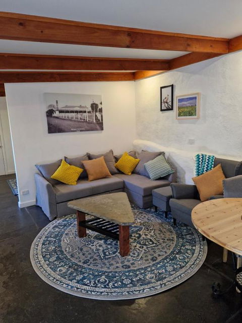 Private Guesthouse - Accommodation Yamba 0