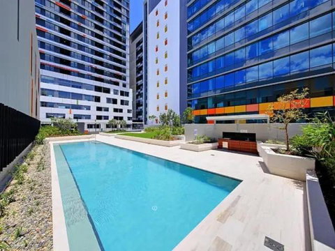 Private Bedroom & Bathroom In Shared Inner Brisbane Apartment - Accommodation Yamba 0