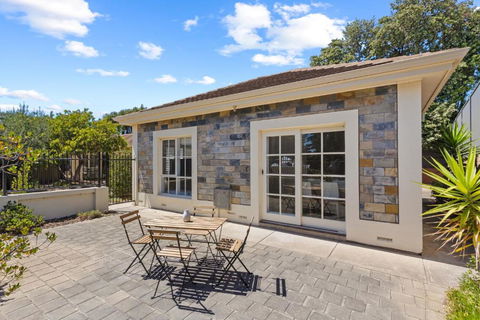 Quiet 2-Bed Retreat With Private Courtyard - Accommodation Yamba 3