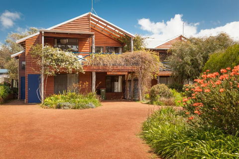 Rainbow House - Accommodation Yamba 0