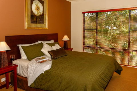 Rainbow Trail Chalets - Accommodation Yamba 2