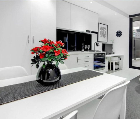 ReadySet Apartments On Little Collins - Accommodation Yamba 0