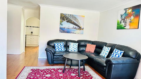 Quiet Family Townhouse In Wollongong CBD - Accommodation Yamba 0