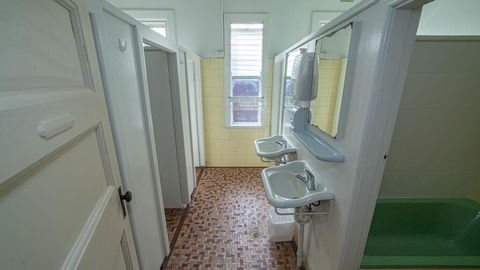 Australian Hotel - Accommodation Yamba 0