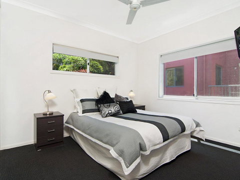 Avalon 3 - Views To Die For - Across The Road From Convent Beach - Accommodation Yamba 1