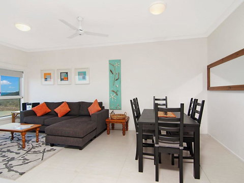 Avalon 3 - Views To Die For - Across The Road From Convent Beach - Accommodation Yamba 3
