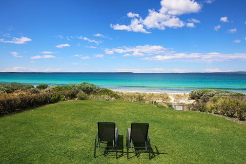 Azure Absolute Beachfront - Pet Friendly - Accommodation Yamba 1