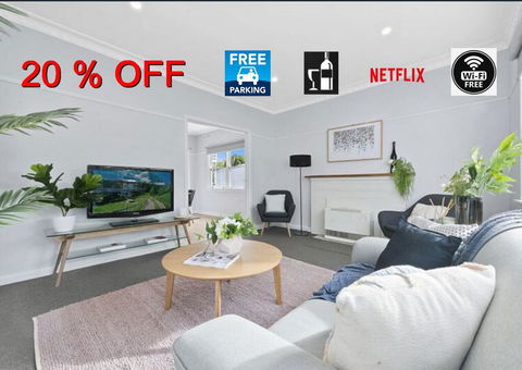 BALLARAT CLOSE 2 CBD + HOSPITAL+3BR HOME+NETFLIX + WiFi + Gift - Accommodation Yamba 0