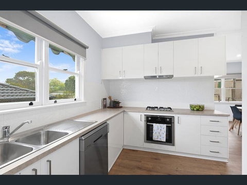 BALLARAT CLOSE 2 CBD + HOSPITAL+3BR HOME+NETFLIX + WiFi + Gift - Accommodation Yamba 3