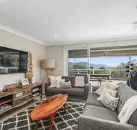 Barefoot Top Floor 32 Skyline Crescent Crescent Head - Accommodation Yamba