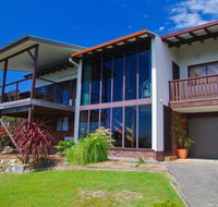 Barrels Beach House 28 Dulconghi Street - Accommodation Yamba