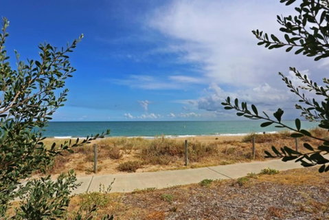 Beach Cottage In The Heart Of Mandurah - Accommodation Yamba 2