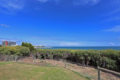 Beach Cottage In The Heart Of Mandurah - Accommodation Yamba 3