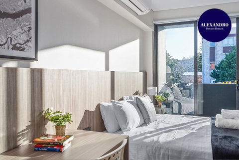 BEACH LOCATION STUDIO // CLOVELLY 3 - Accommodation Yamba 0