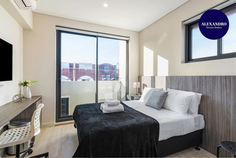 BEACH LOCATION STUDIO // CLOVELLY 5 - Accommodation Yamba 0