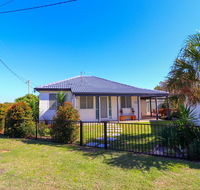 Beach Side Cottage At Blacksmiths - Accommodation Yamba
