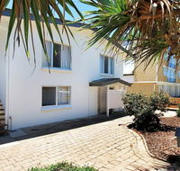 Beachcomber Unit 4- Beachside Unit - - Accommodation Yamba