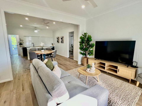 Renovated Queenslander - Upstairs 2km To Stadium - Accommodation Yamba 1