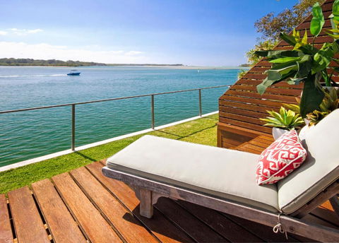 Riverfront Apartment, Perfect Location - Accommodation Yamba 2