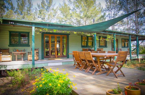 Red Tractor Retreat - Accommodation Yamba 0