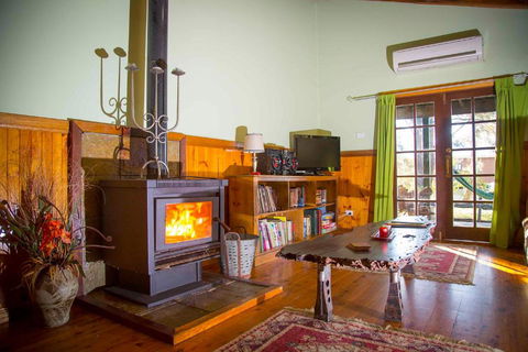 Red Tractor Retreat - Accommodation Yamba 3