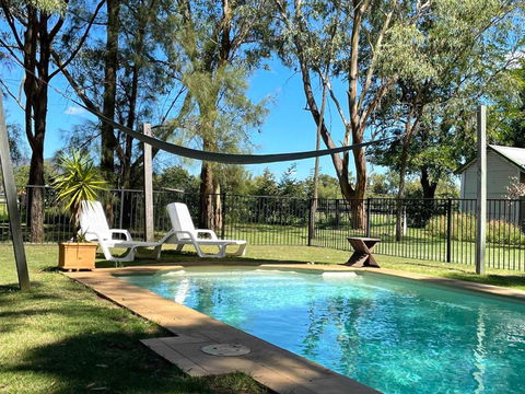 Red Tractor Retreat - Accommodation Yamba 2