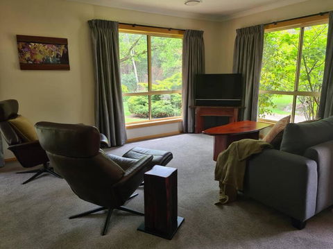REDGUM RETREAT BRIGHT - Luxury Spa Villa - Accommodation Yamba 2