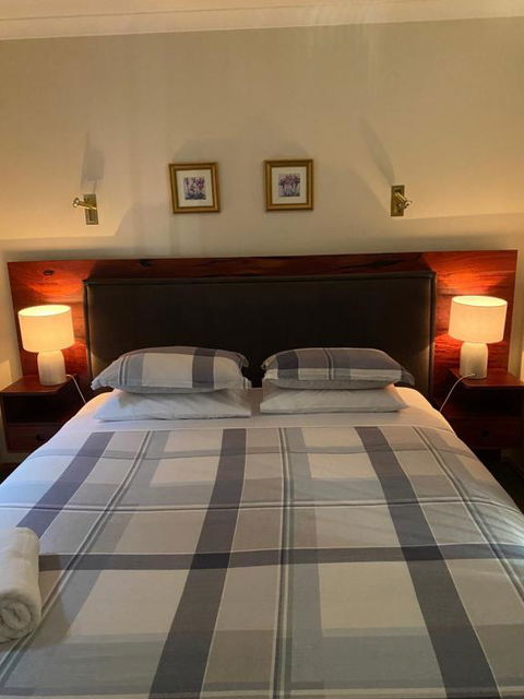 REDGUM RETREAT BRIGHT - Luxury Spa Villa - Accommodation Yamba 1