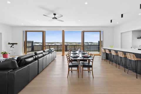 REFLECTIONS At Lonsdale - Accommodation Yamba 2