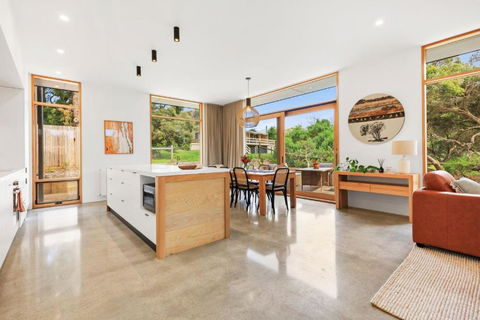 REFRESH At Lonnie - Accommodation Yamba 2