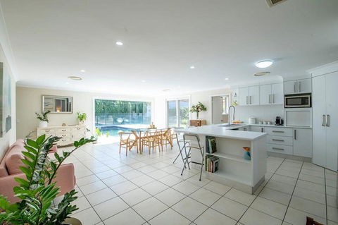 Regand Retreat - Luxurious Family Home, Pool - Accommodation Yamba 3