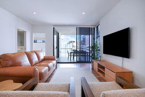 Regatta Hideaway - A Breezy Balcony Residence - Accommodation Yamba 0