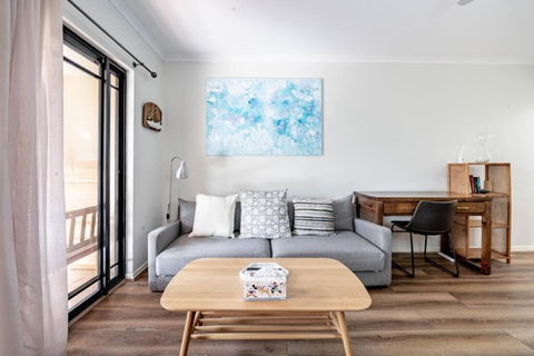 Relax In 2B2B Chateau Near UQ With Parking+Balcony - Accommodation Yamba 1