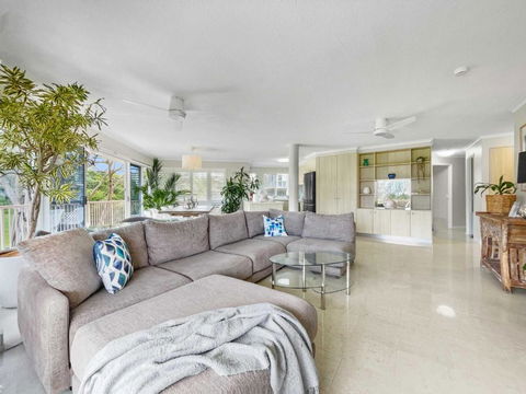 Relaxing Ocean View Apartment In Buddina - Accommodation Yamba 0
