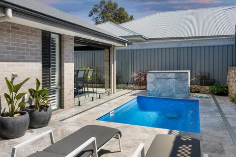 Rengor Executive Retreat - Accommodation Yamba 0