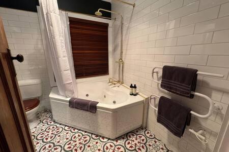 Renovated Cottage Near Cataract Gorge Launceston - Accommodation Yamba 3