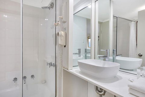 Renovated Stylish Studio - Accommodation Yamba 2