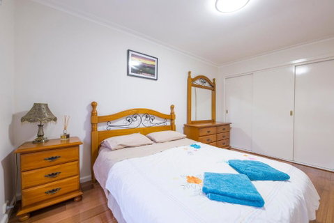 Rent Melbourne - Accommodation Yamba 3