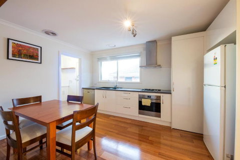 Rent Melbourne - Accommodation Yamba 0